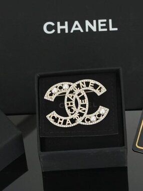 🧀🧀Chanel Openwork Double C Letter Brooch🎗️🎗️